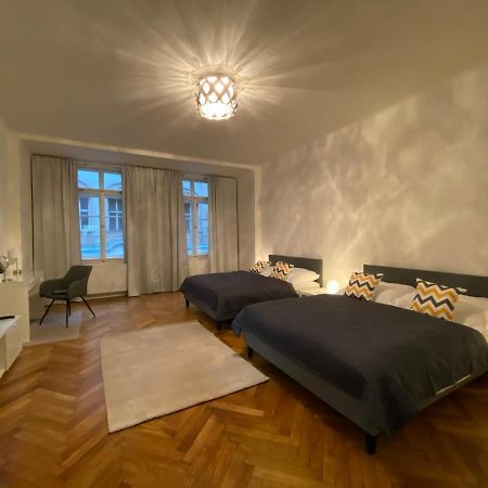 Spacious Apartment On Wenceslas Square Praha Bagian luar foto