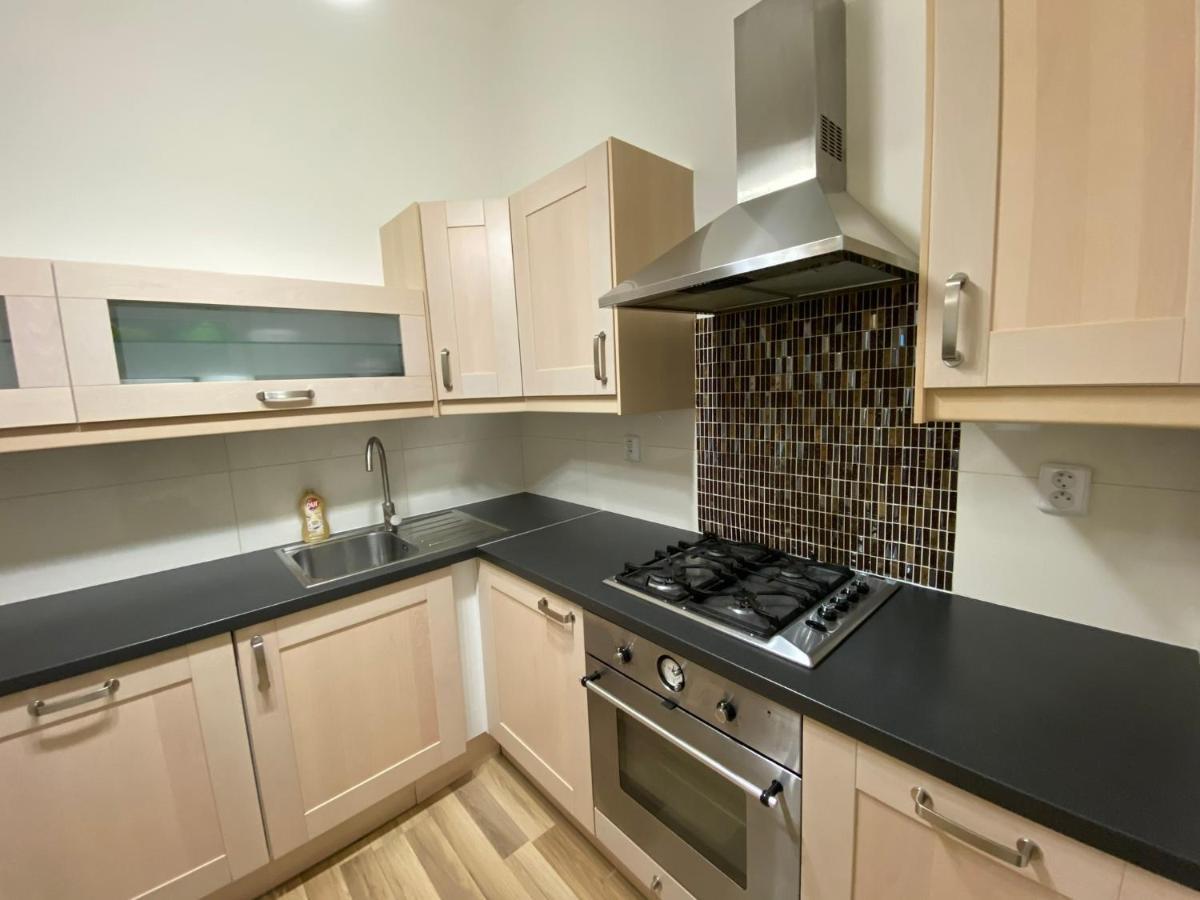Spacious Apartment On Wenceslas Square Praha Bagian luar foto