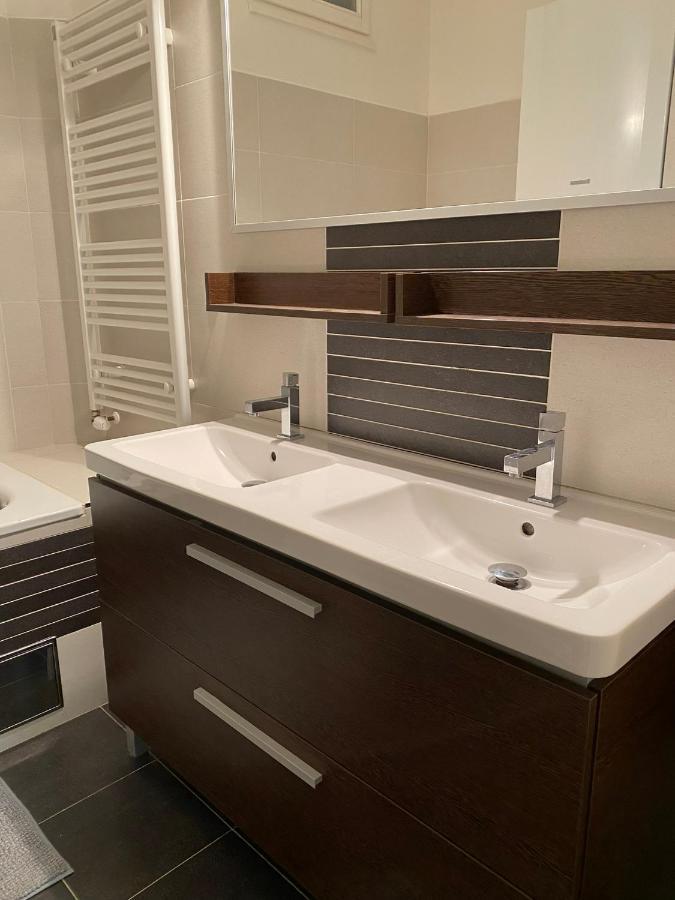 Spacious Apartment On Wenceslas Square Praha Bagian luar foto